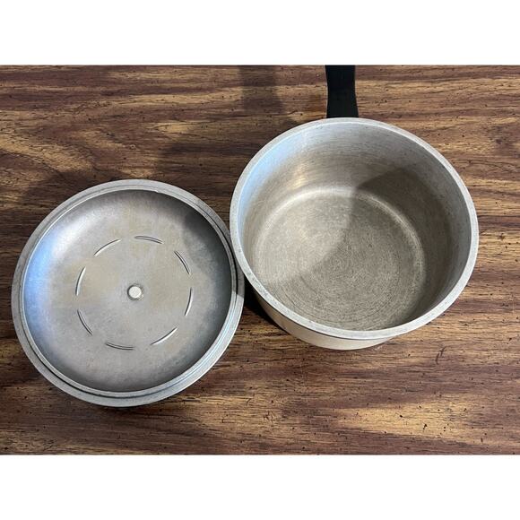 Vintage Club Cookware 1.5 QT Cast Aluminum Saucepan Pot Cream Ivory NICE - Picture 8 of 10